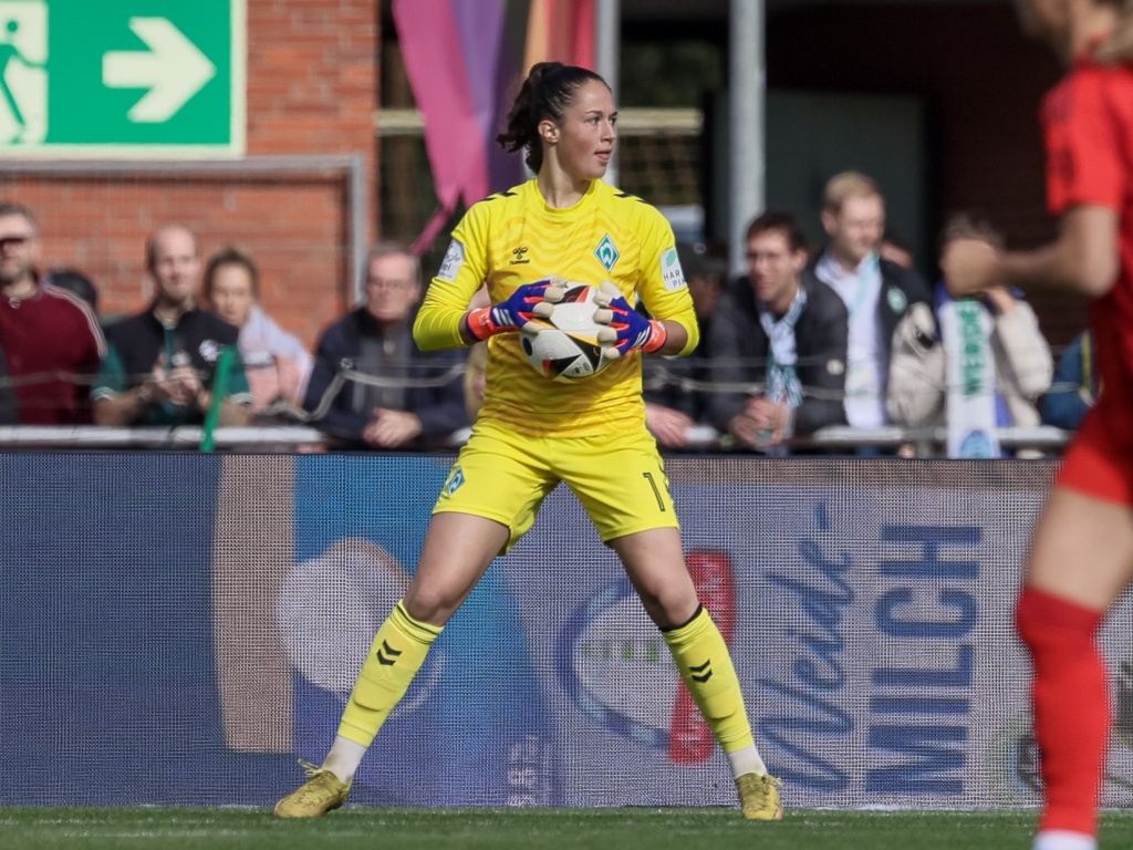 Livia Peng im Tor für Werder Bremen